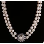 Pearl necklace with white gold clasp with sapphire and diamond