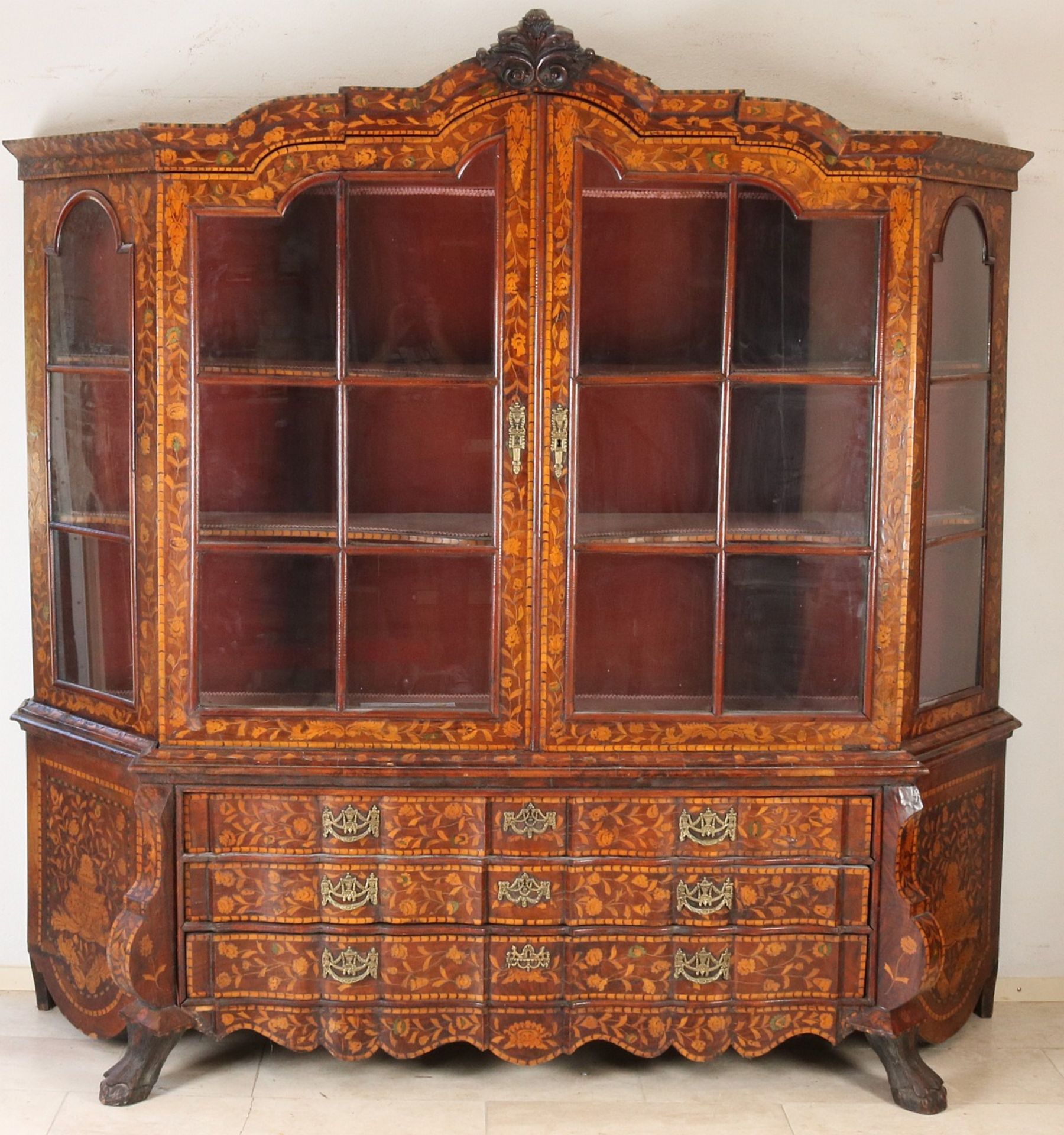 Rare display cabinet with marquetry