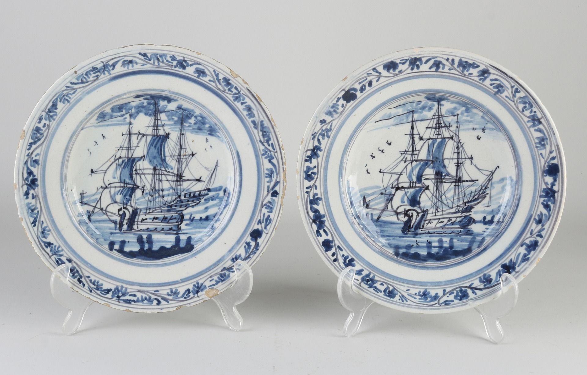 Two Delft plates Ø 22.5 cm.