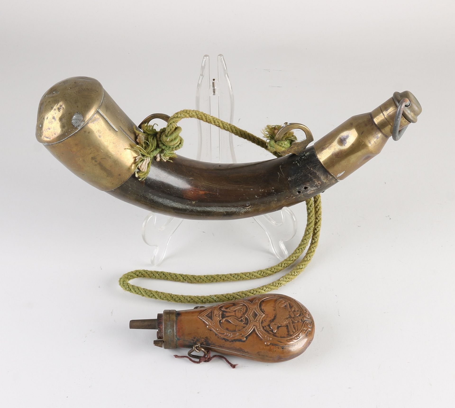 2x Antique powder horn