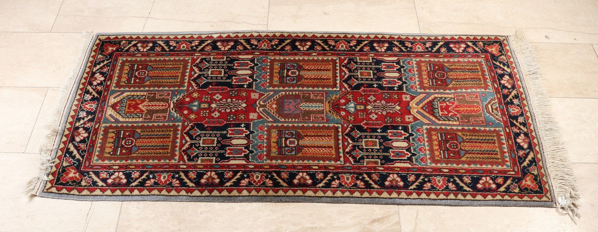 Persian prayer rug 167 x 79 cm.