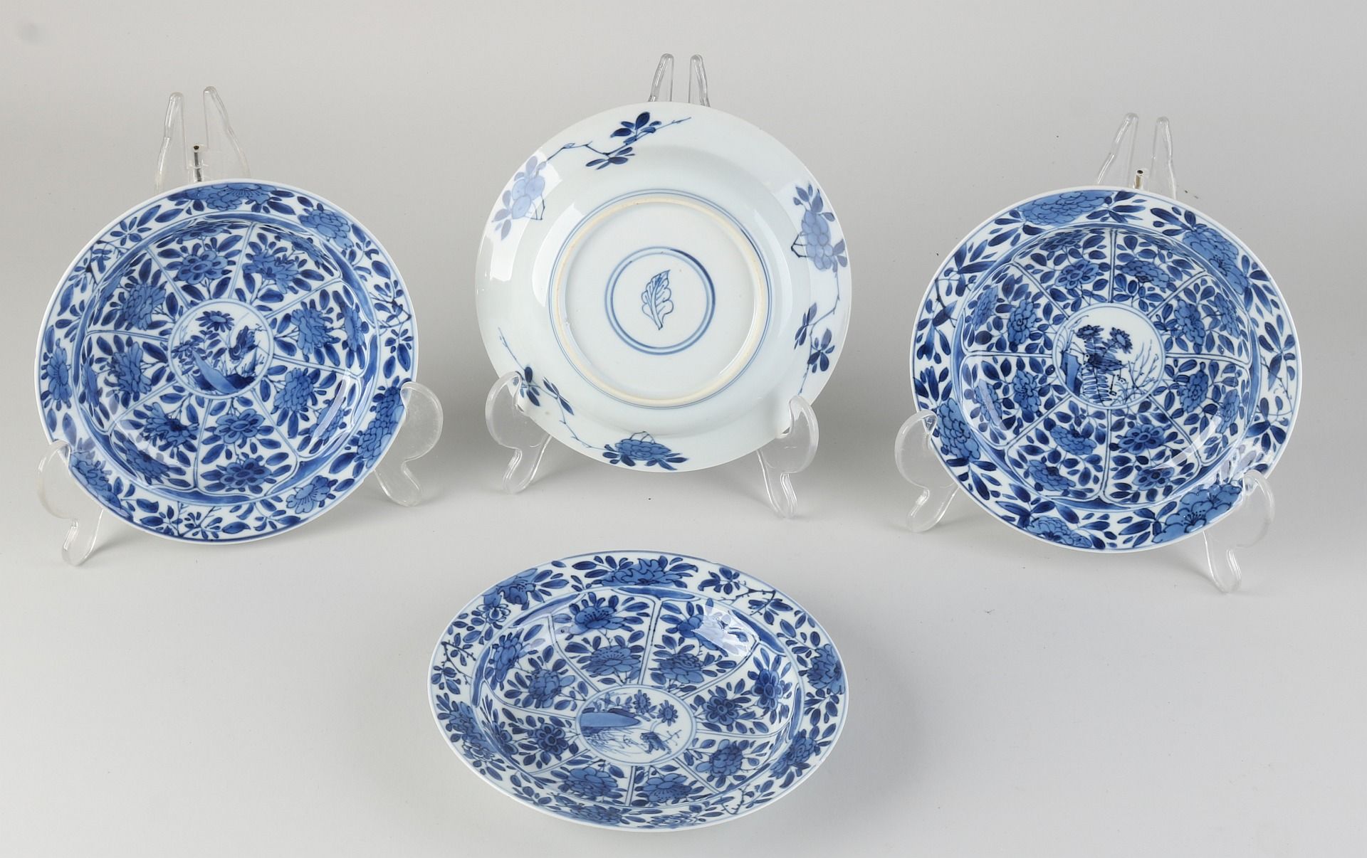 Four 17th - 18th century Kang Xi plates, Ø 15.5 cm.