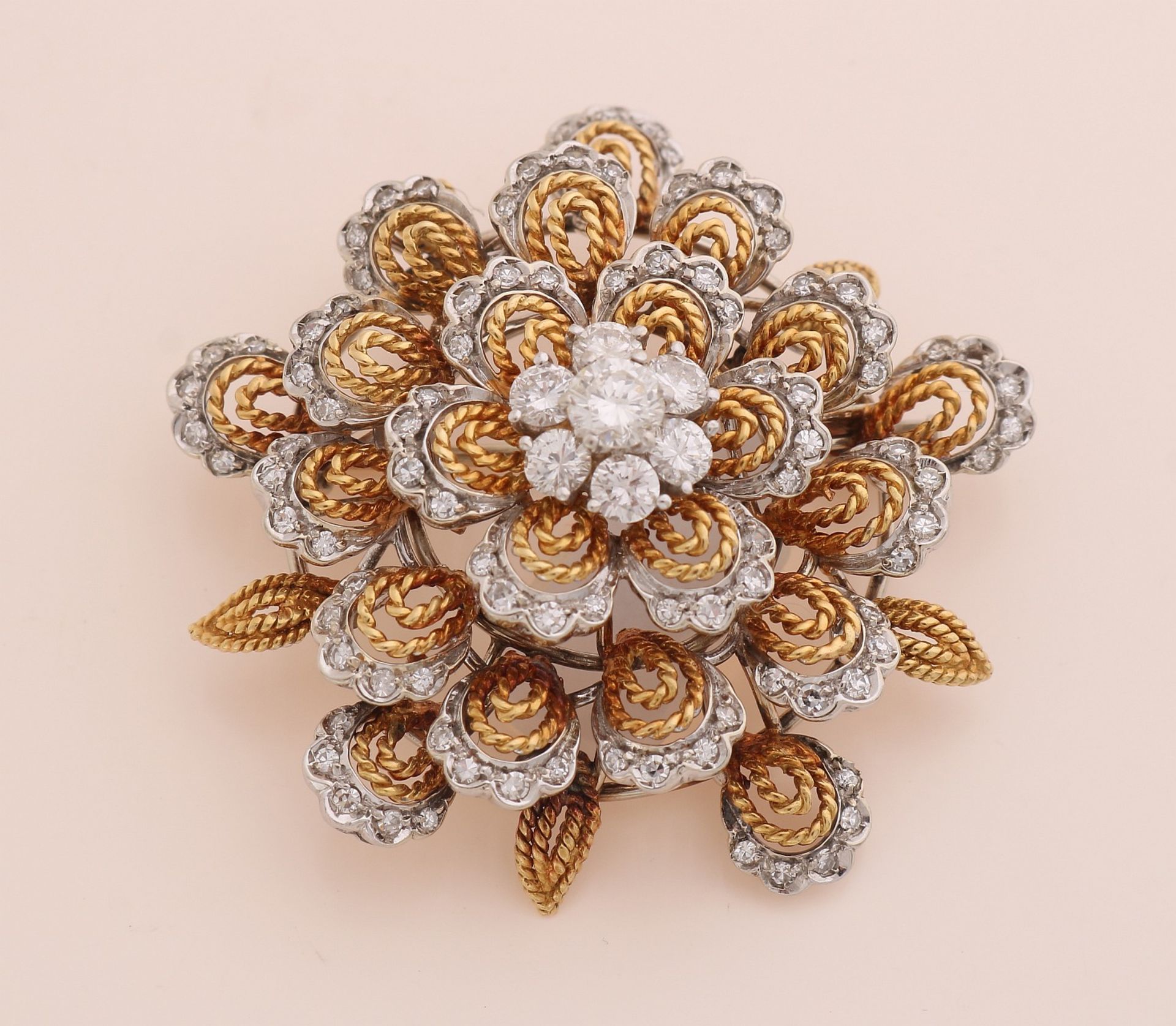 Gold brooch with diamond