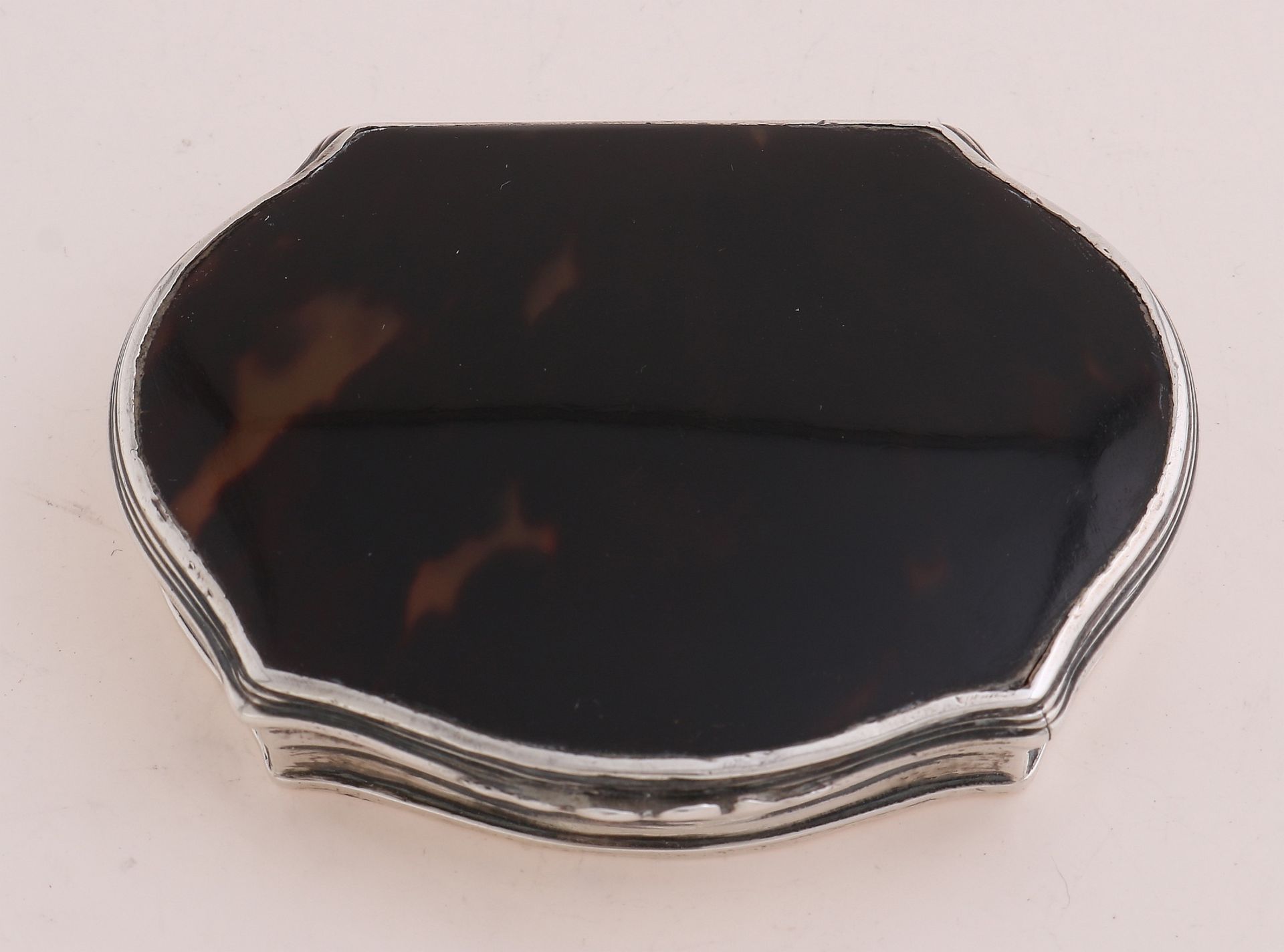 Silver snuff box with turtle