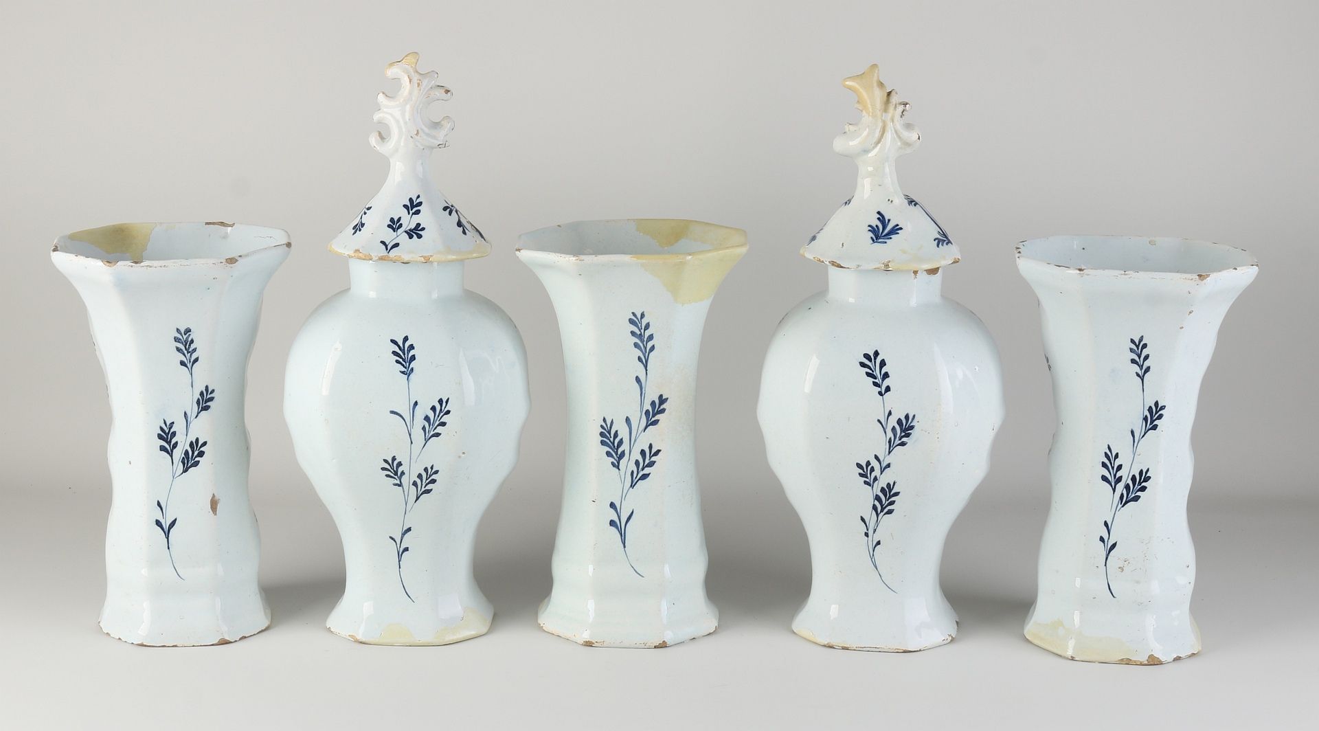 18th century five-piece Delft cabinet set - Image 2 of 3