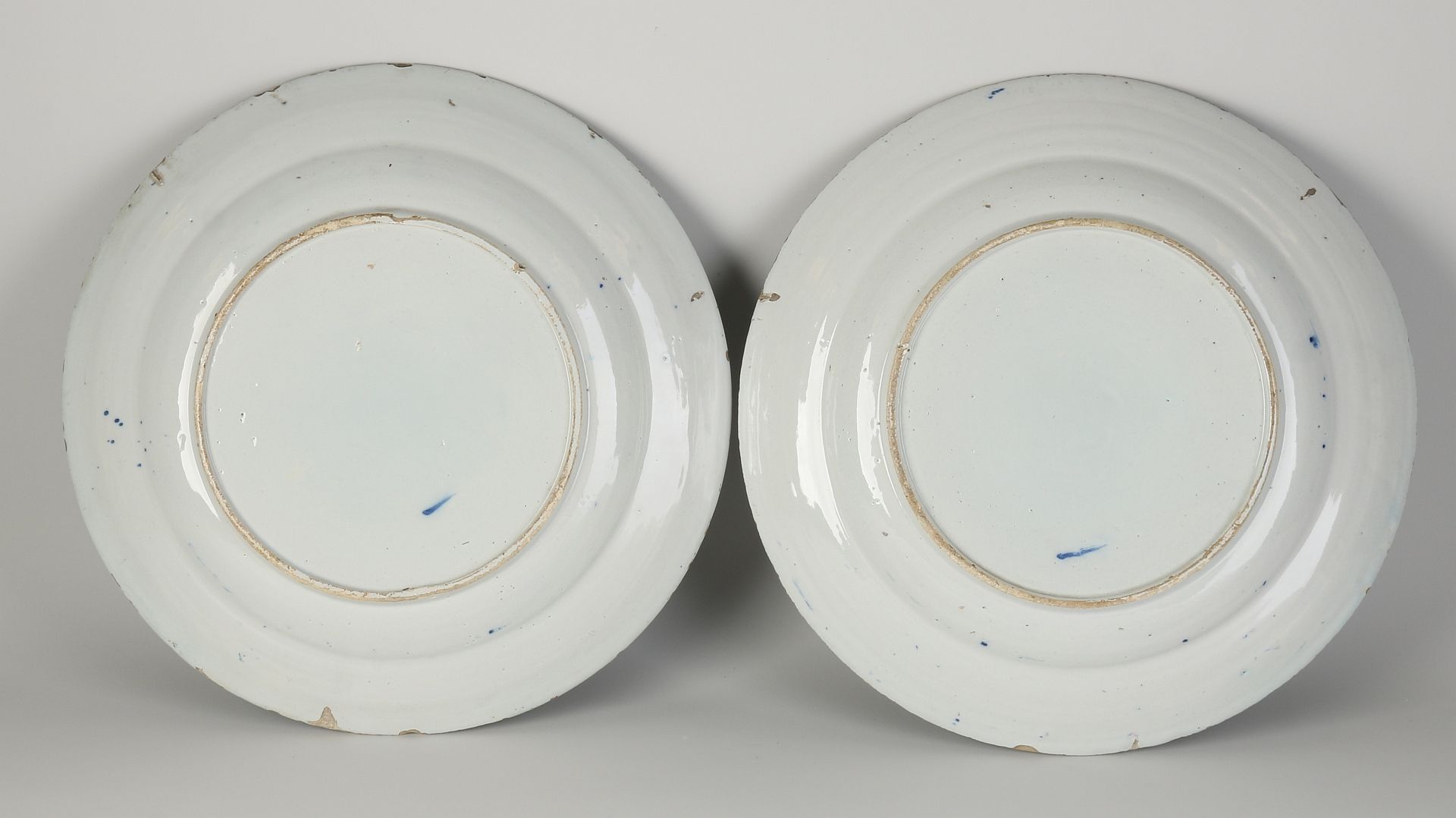 Two Delft dishes Ø 35 cm. - Image 2 of 3