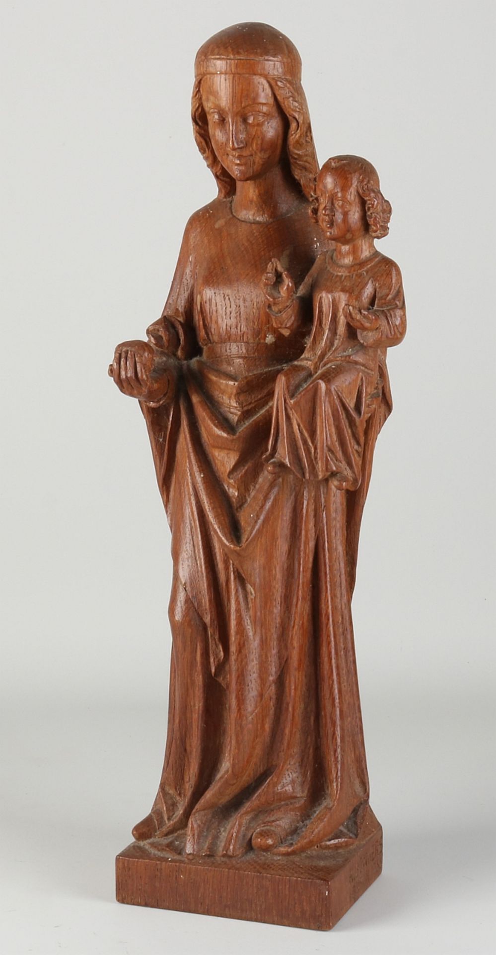 Oak statue of Mary