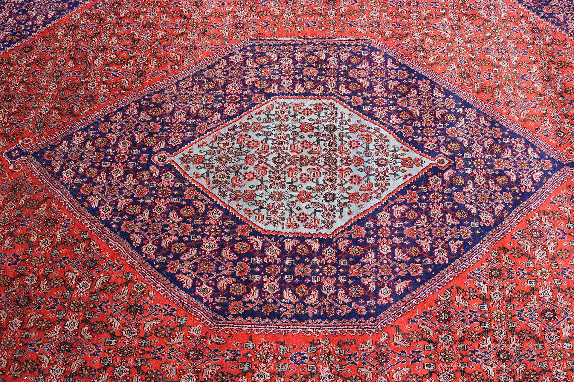 Very large Persian rug, 300 x 400 cm. - Image 2 of 3