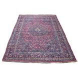 Very large Persian rug, 314 x 422 cm.