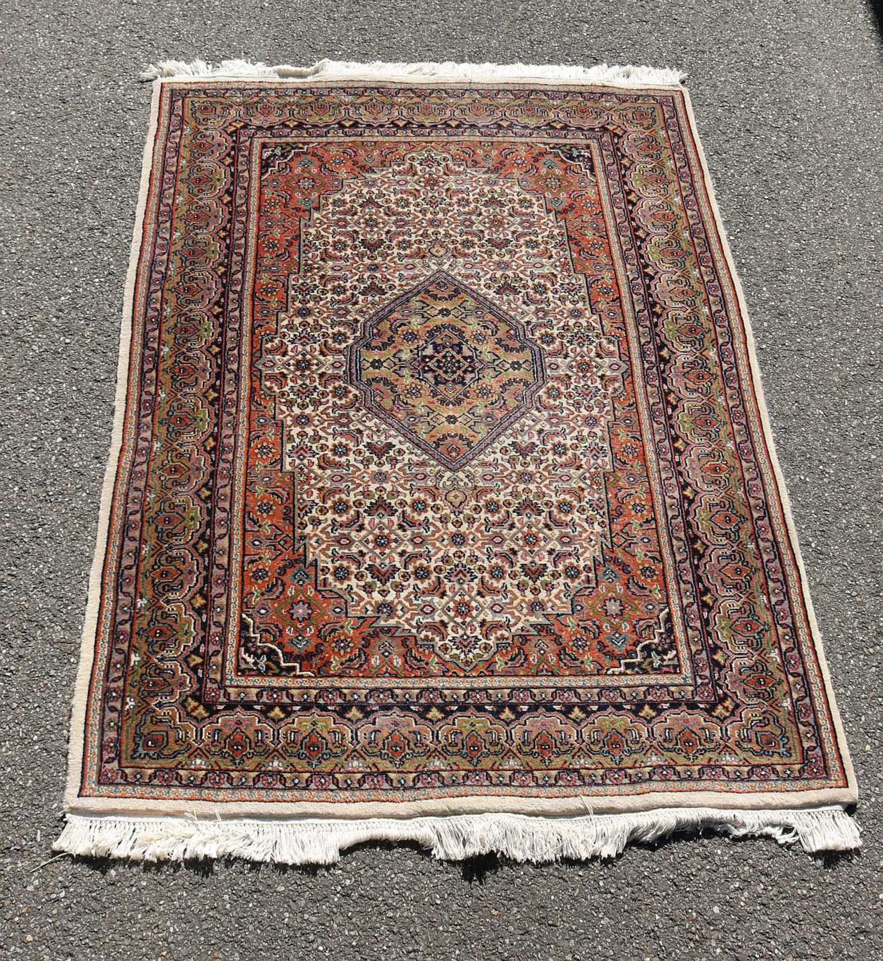 Persian carpet, 184 x 120 cm.