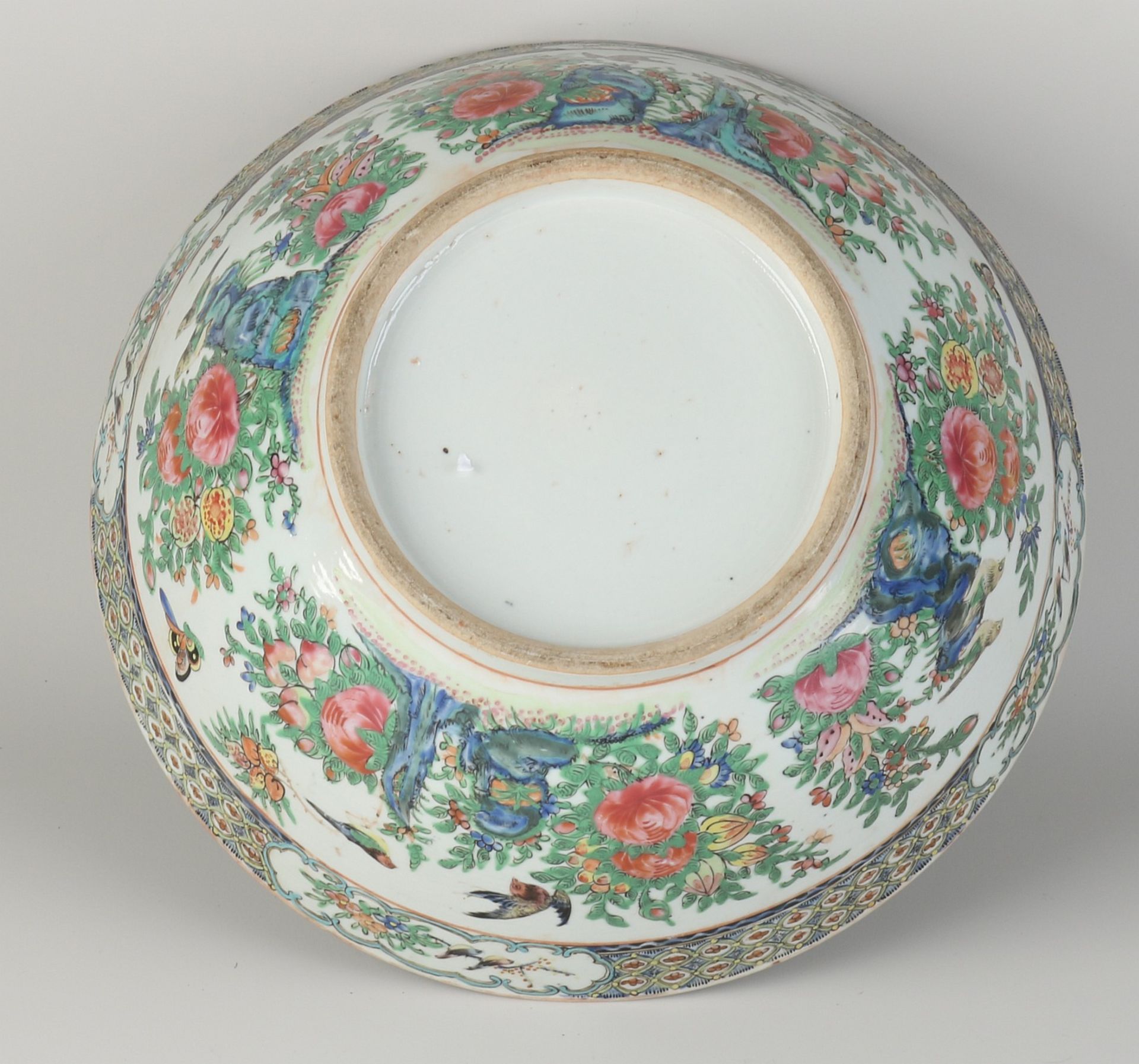 Large Chinese Cantonese bowl Ø 29.5 cm. - Image 3 of 3