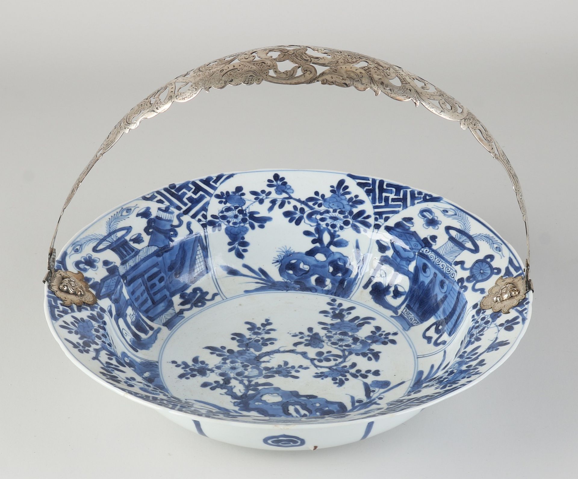 17th - 18th century Chinese Kang Xi dish Ø 28 cm.