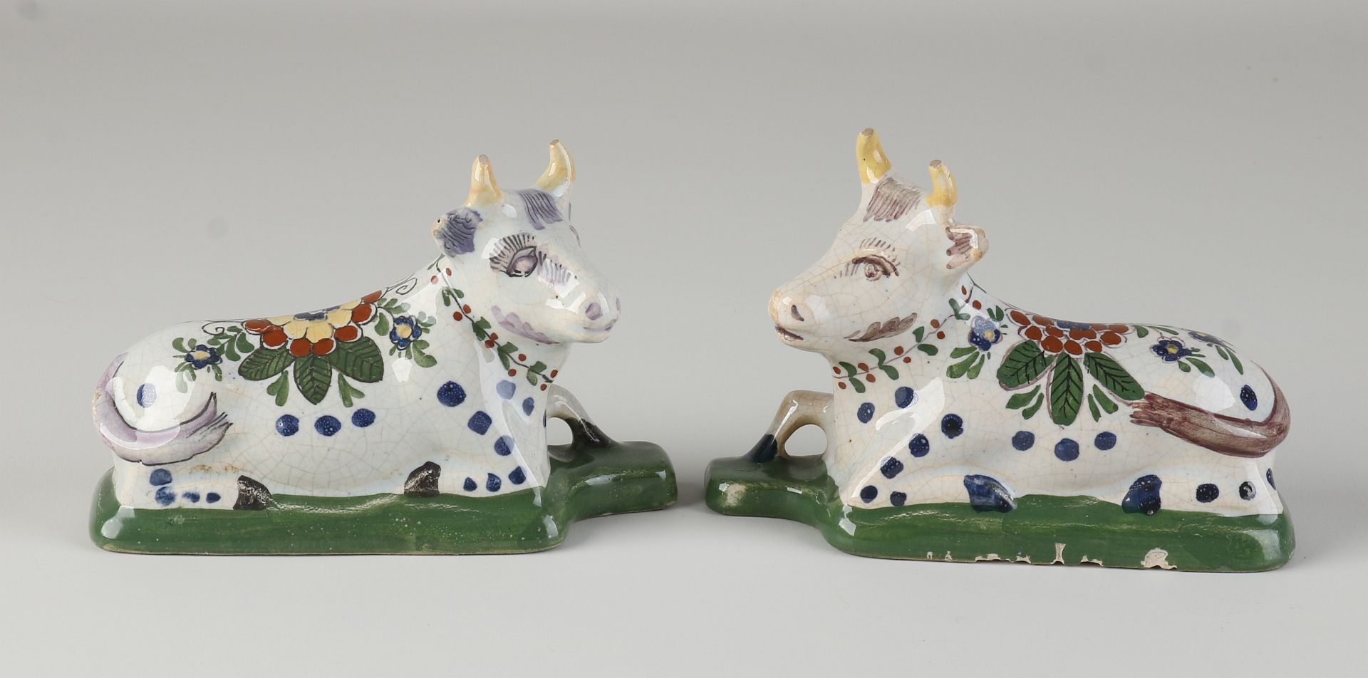 Two Delft cows