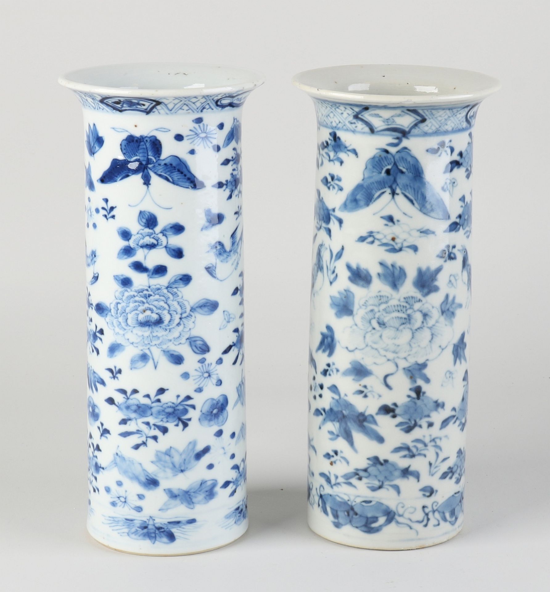 Two Chinese vases, H 20 cm.