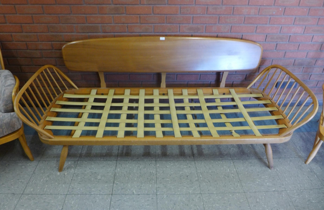 Ercol Beech and Elm Sofa Couch with 2 Matching Armchairs - Image 3 of 5