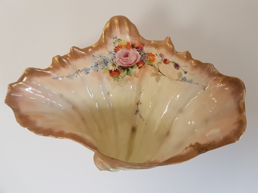 Nautilus Pottery Porcelain Oyster Shell with painted makers mark, produced in Glasgow 1900 - Image 2 of 3