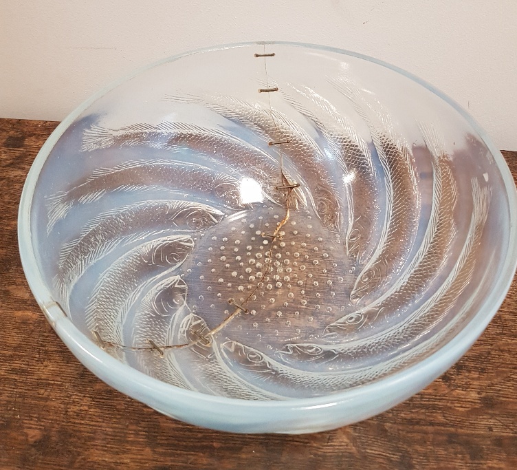 Rene Lalique Poissons Bowl, Model 3212 circa 1921, damaged and repaired with staples.