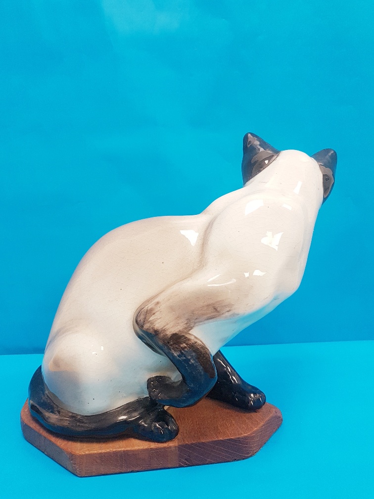 Rare Vintage 1960s Seneshall Pottery Seated Persian Cat - Image 2 of 3