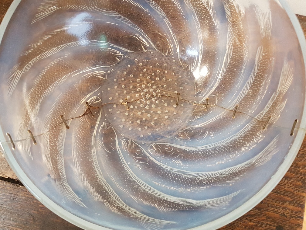 Rene Lalique Poissons Bowl, Model 3212 circa 1921, damaged and repaired with staples. - Image 3 of 6