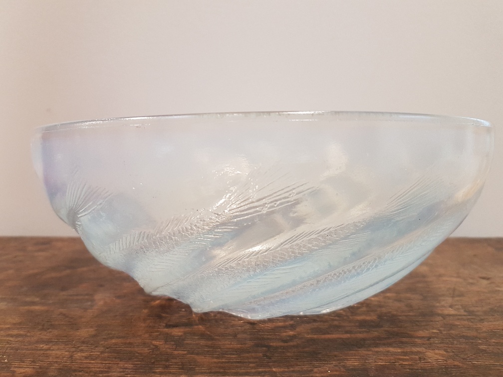 Rene Lalique Poissons Bowl, Model 3212 circa 1921, damaged and repaired with staples. - Image 2 of 6