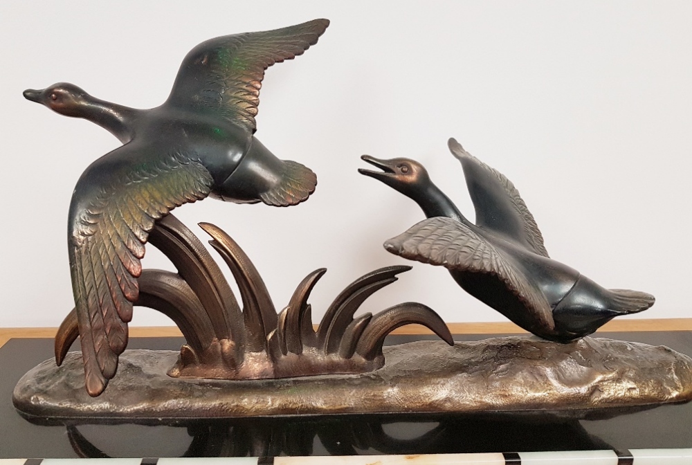 1940 French Art Deco Table Centrepiece in banded marble and spelter, with Two Ducks Taking Flight - Image 2 of 4