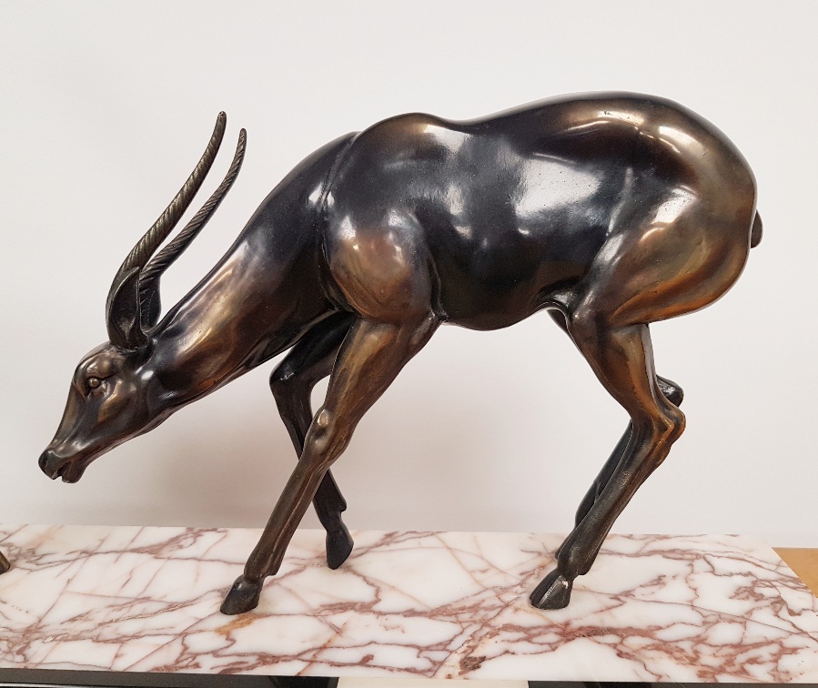 1940 French Art Deco Table Centrepiece in banded marble and spelter, with Two Horned Antelope Figure - Image 3 of 4