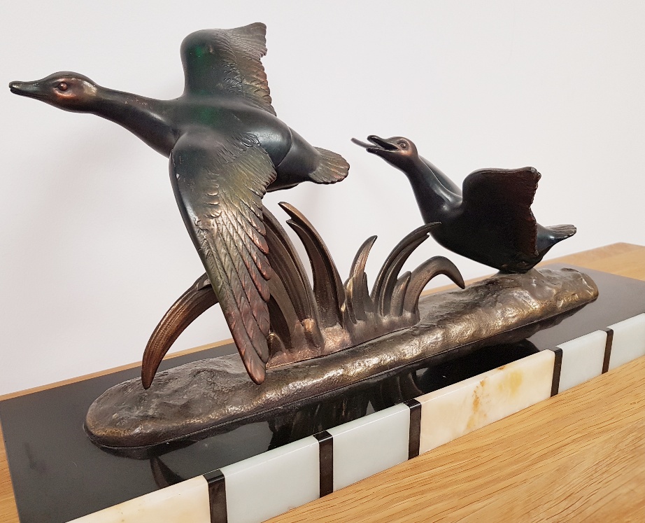 1940 French Art Deco Table Centrepiece in banded marble and spelter, with Two Ducks Taking Flight - Image 3 of 4