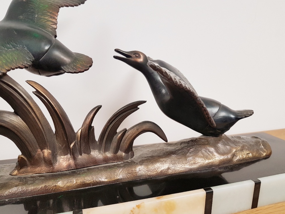 1940 French Art Deco Table Centrepiece in banded marble and spelter, with Two Ducks Taking Flight - Image 4 of 4