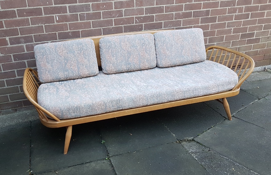 Ercol Beech and Elm Studio Surfboard Couch Model 355 - Image 2 of 6