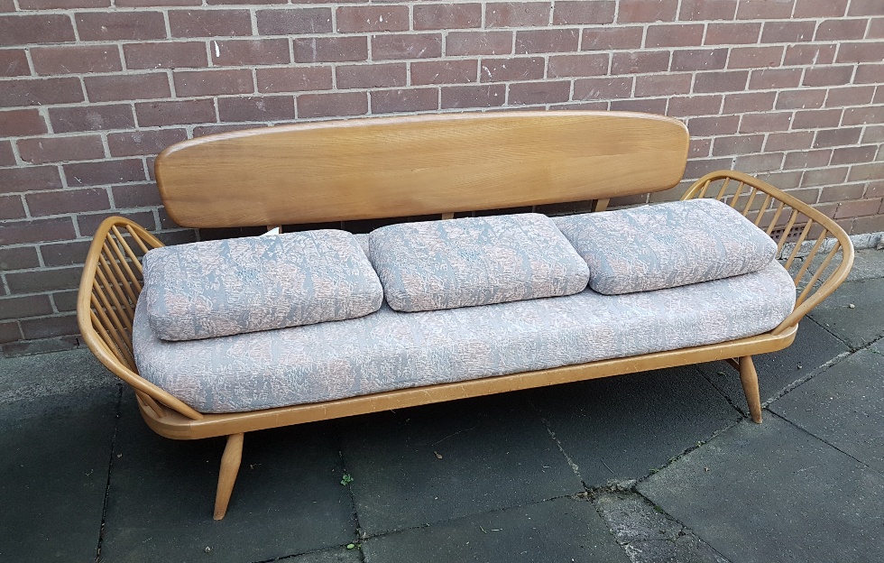 Ercol Beech and Elm Studio Surfboard Couch Model 355 - Image 3 of 6