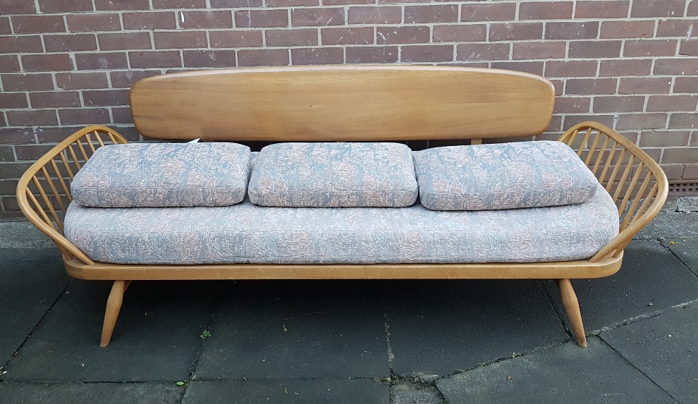 Ercol Beech and Elm Studio Surfboard Couch Model 355 - Image 4 of 6