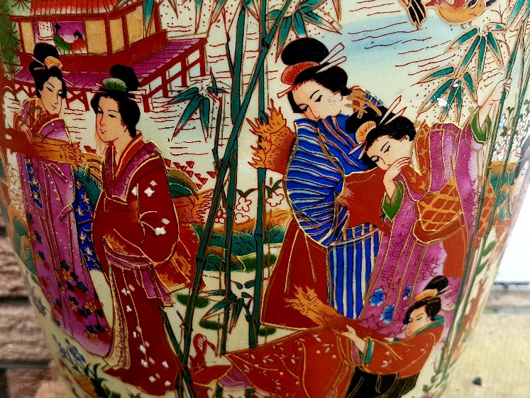 A Large Highly Decorated Oriental Floor Vase - Image 4 of 4