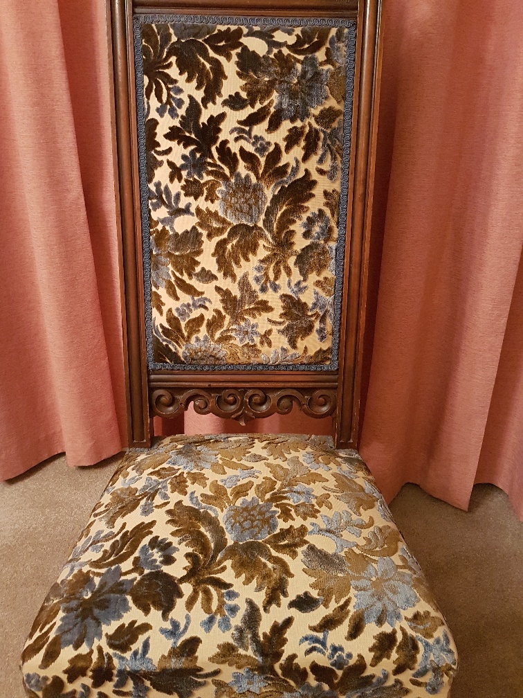 Pair of Renaissance Style Stained King and Queen Throne Chairs from a USA Masonic Lodge - Image 5 of 6