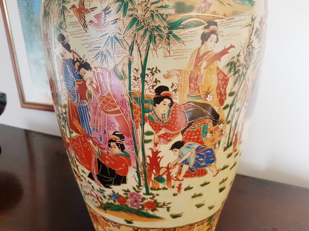 A Large Highly Decorated Oriental Floor Vase - Image 2 of 4