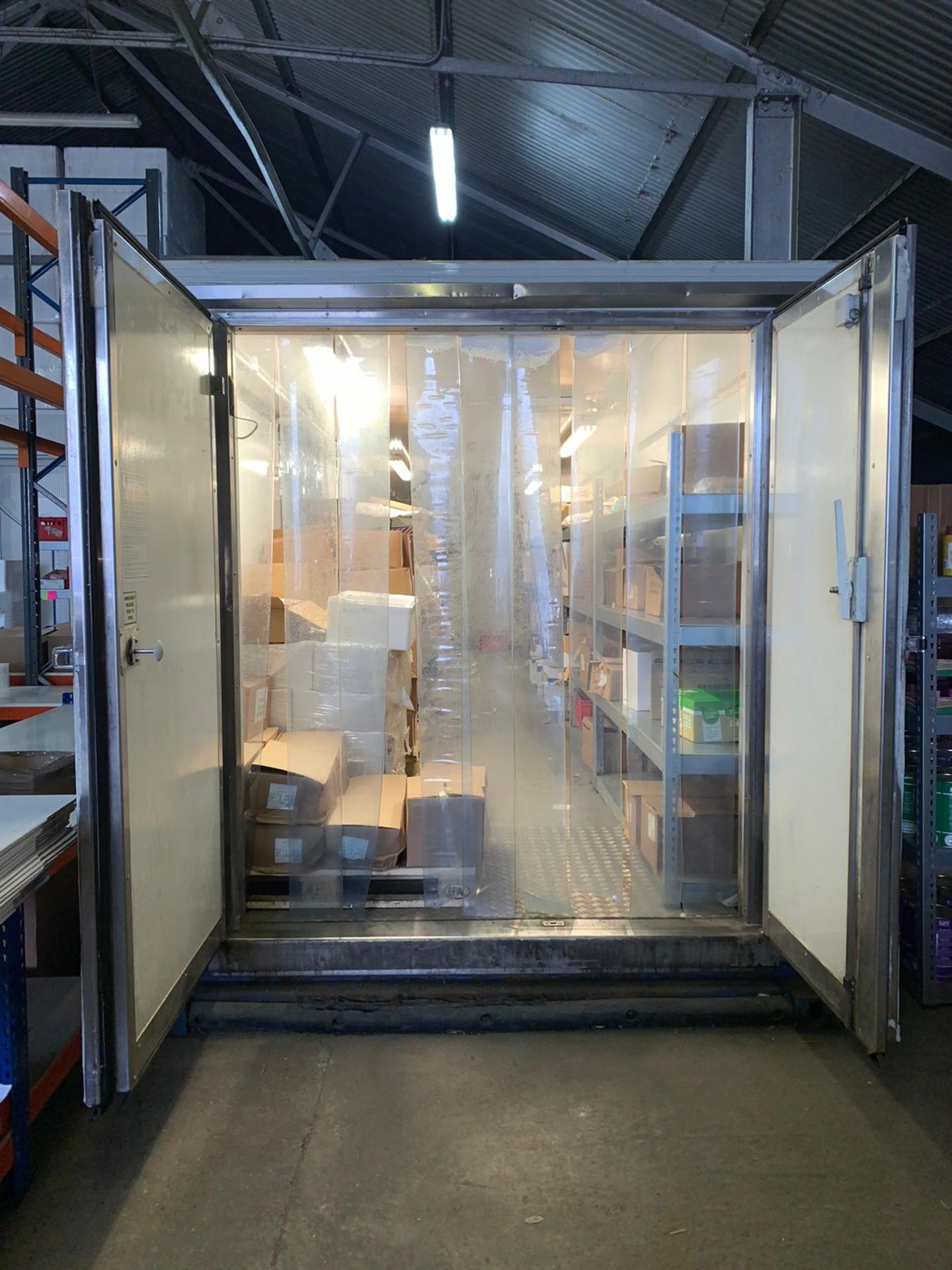 FREEZER CARRIER CONTAINER / COLD ROOM