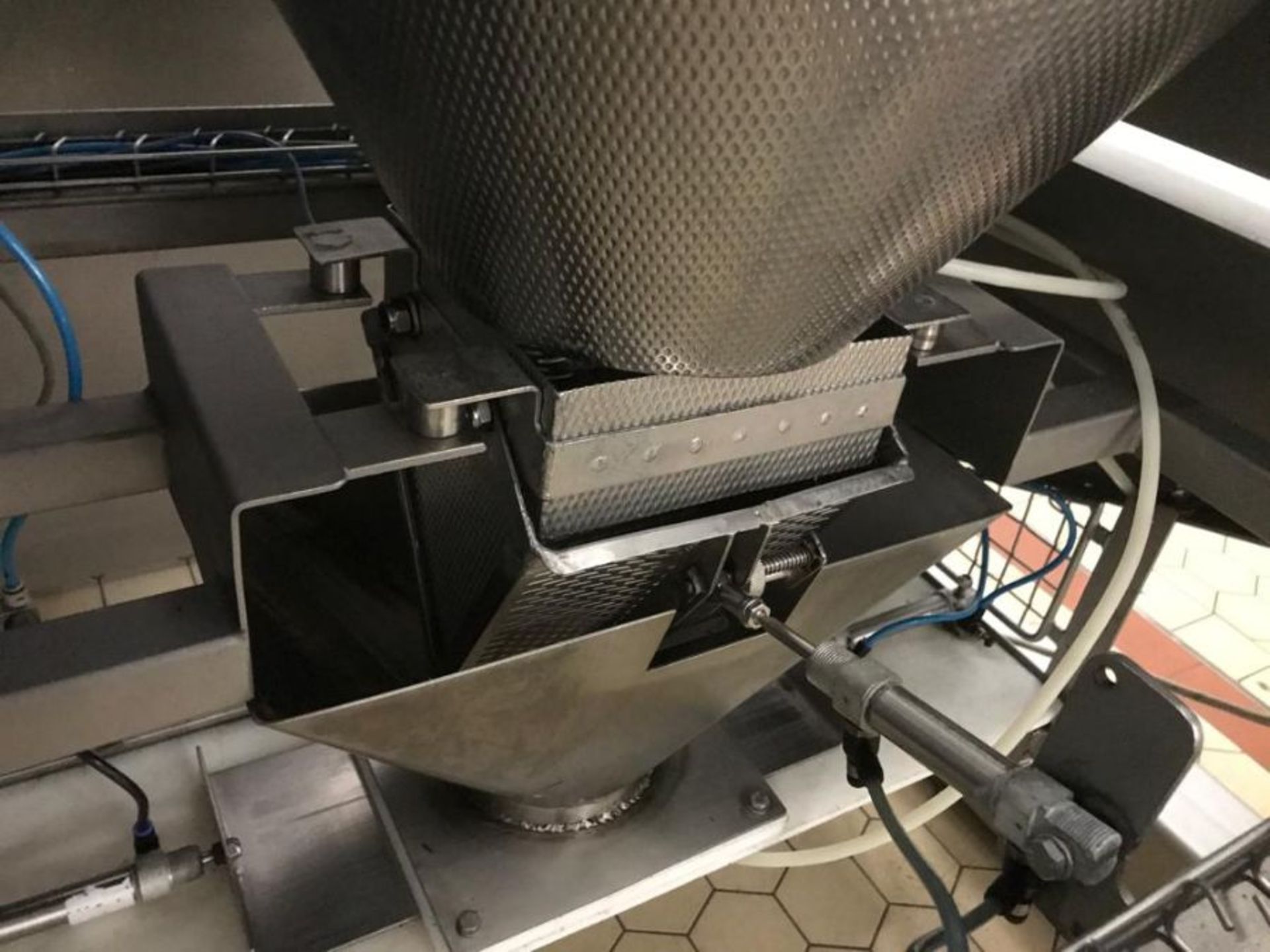 BILWINCO MULTIHEAD WEIGHER WITH ELEVATOR - Image 8 of 11