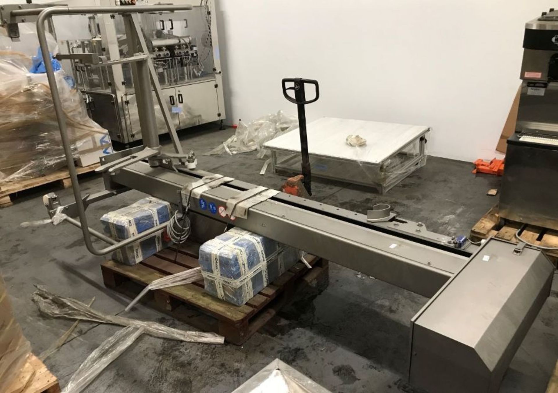 MOBILE TOTE BIN LIFTER