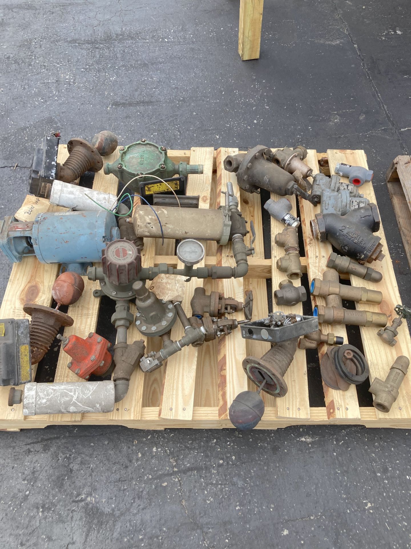 Boiler and Steam Items - Image 2 of 2