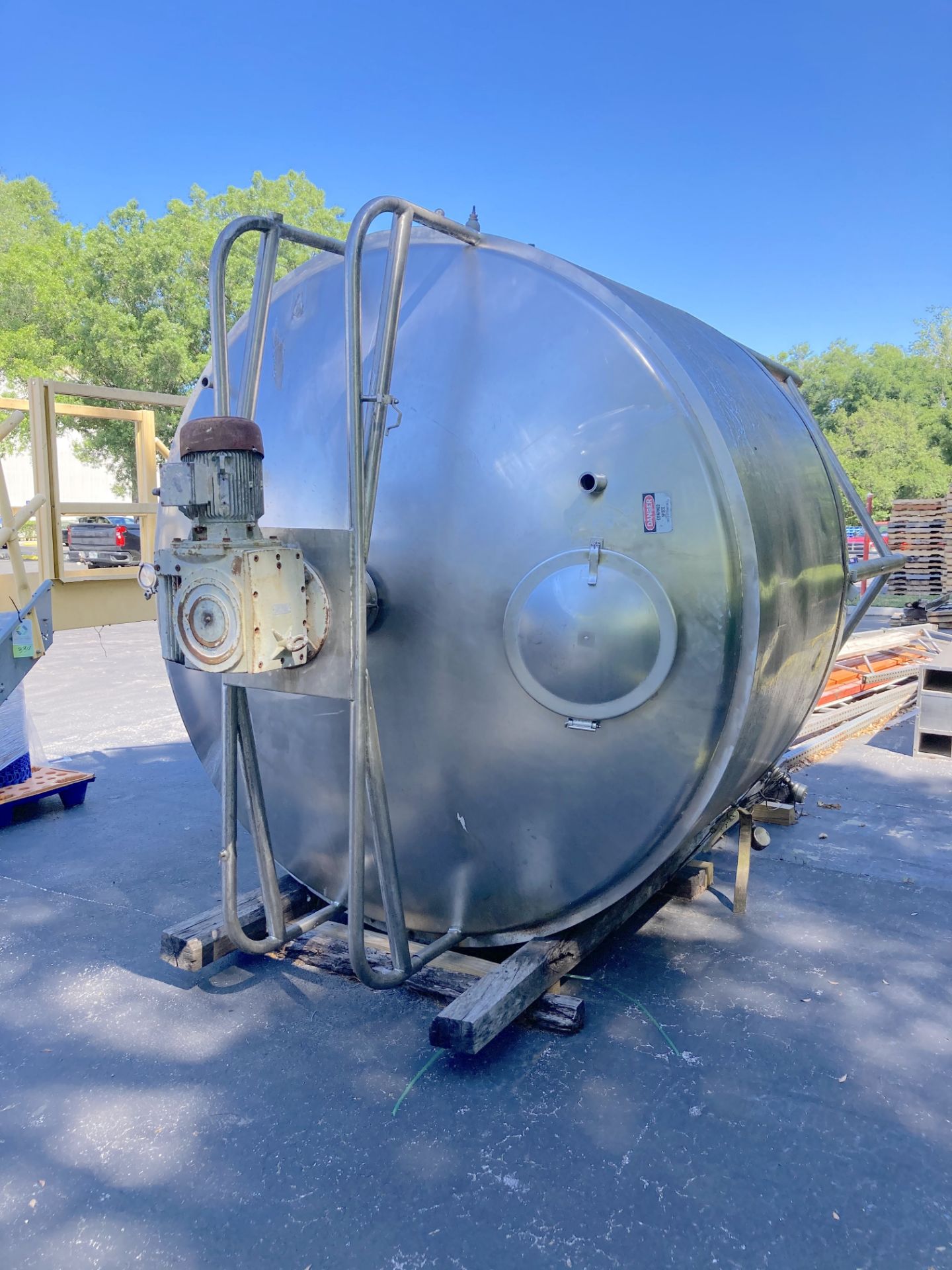 Mueller 2000 Gallon Jacketed Mix Tank