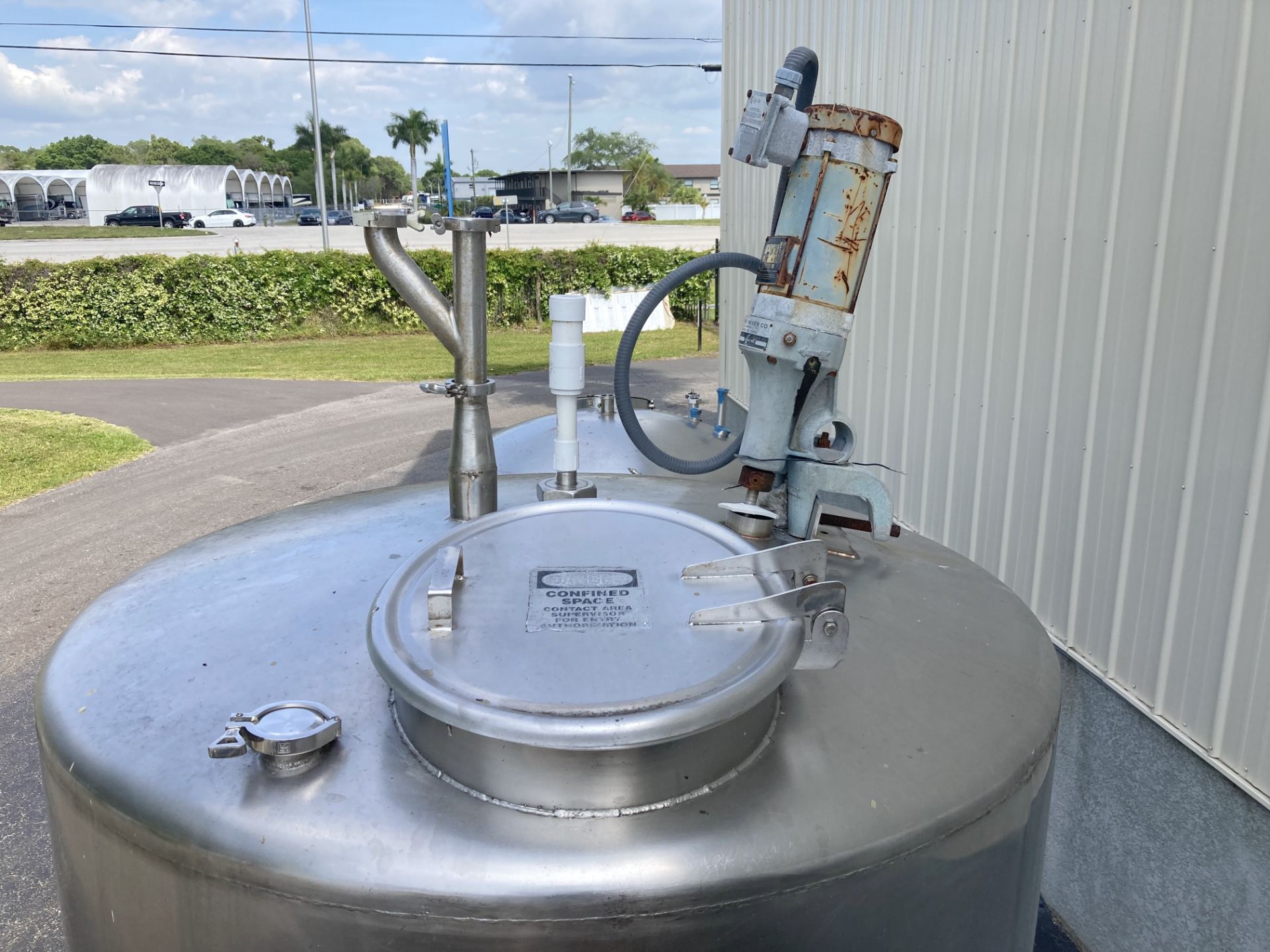 Cherry Burrel Tri-Canada 844 Gallon Mixing Tank - Image 6 of 8