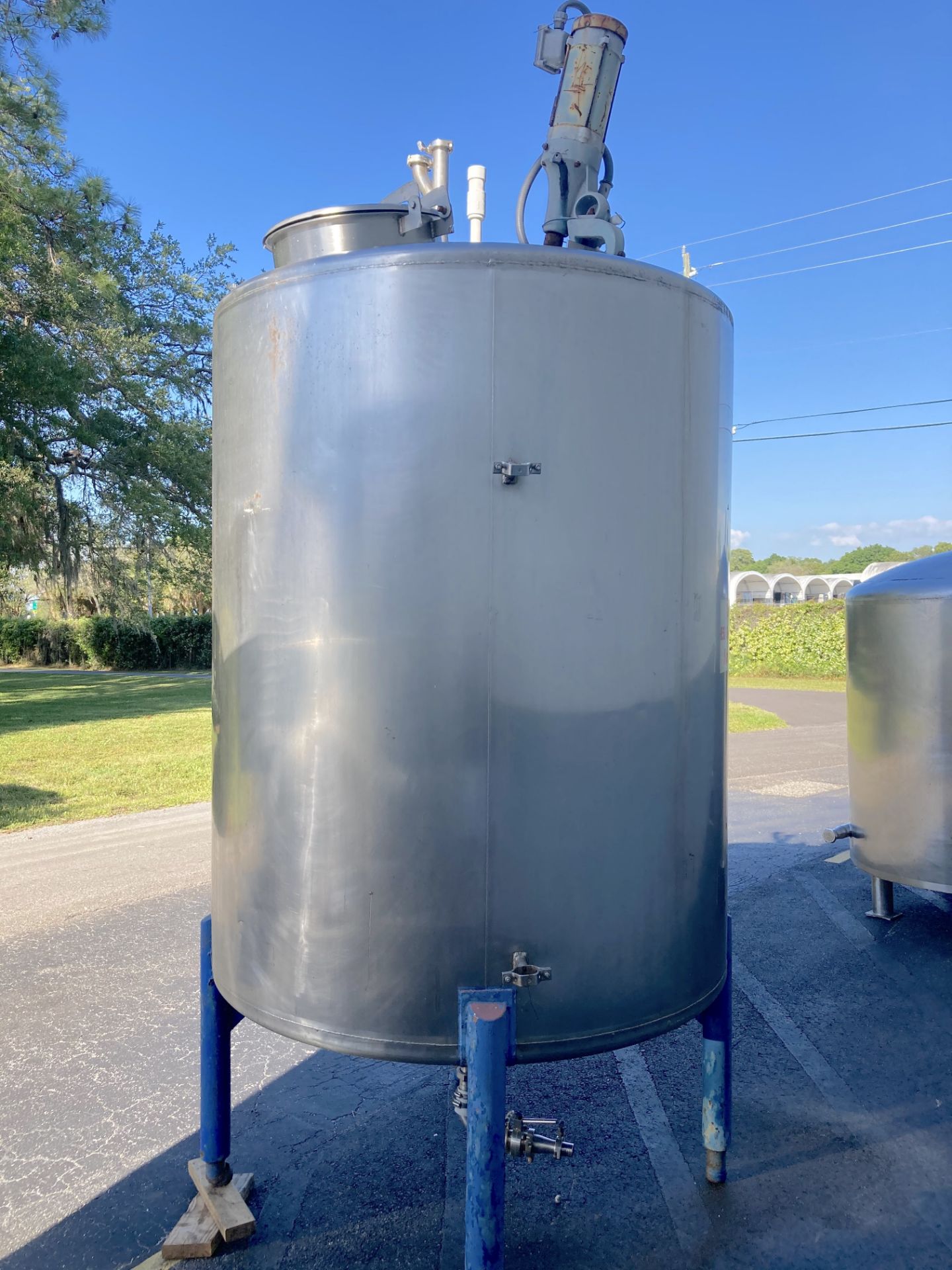 Cherry Burrel Tri-Canada 844 Gallon Mixing Tank - Image 2 of 8