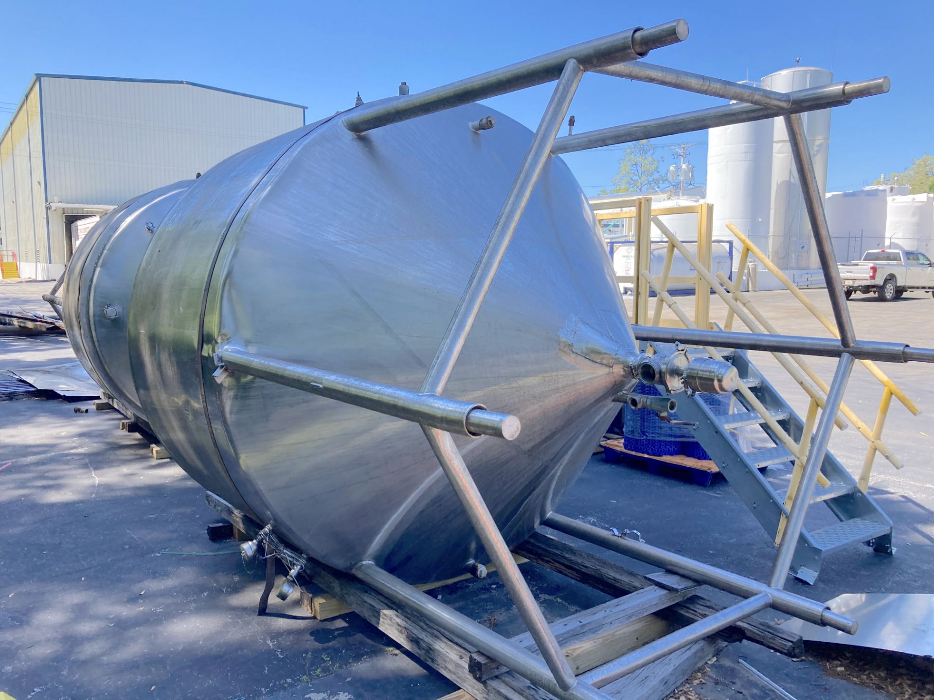 Mueller 2000 Gallon Jacketed Mix Tank - Image 2 of 7