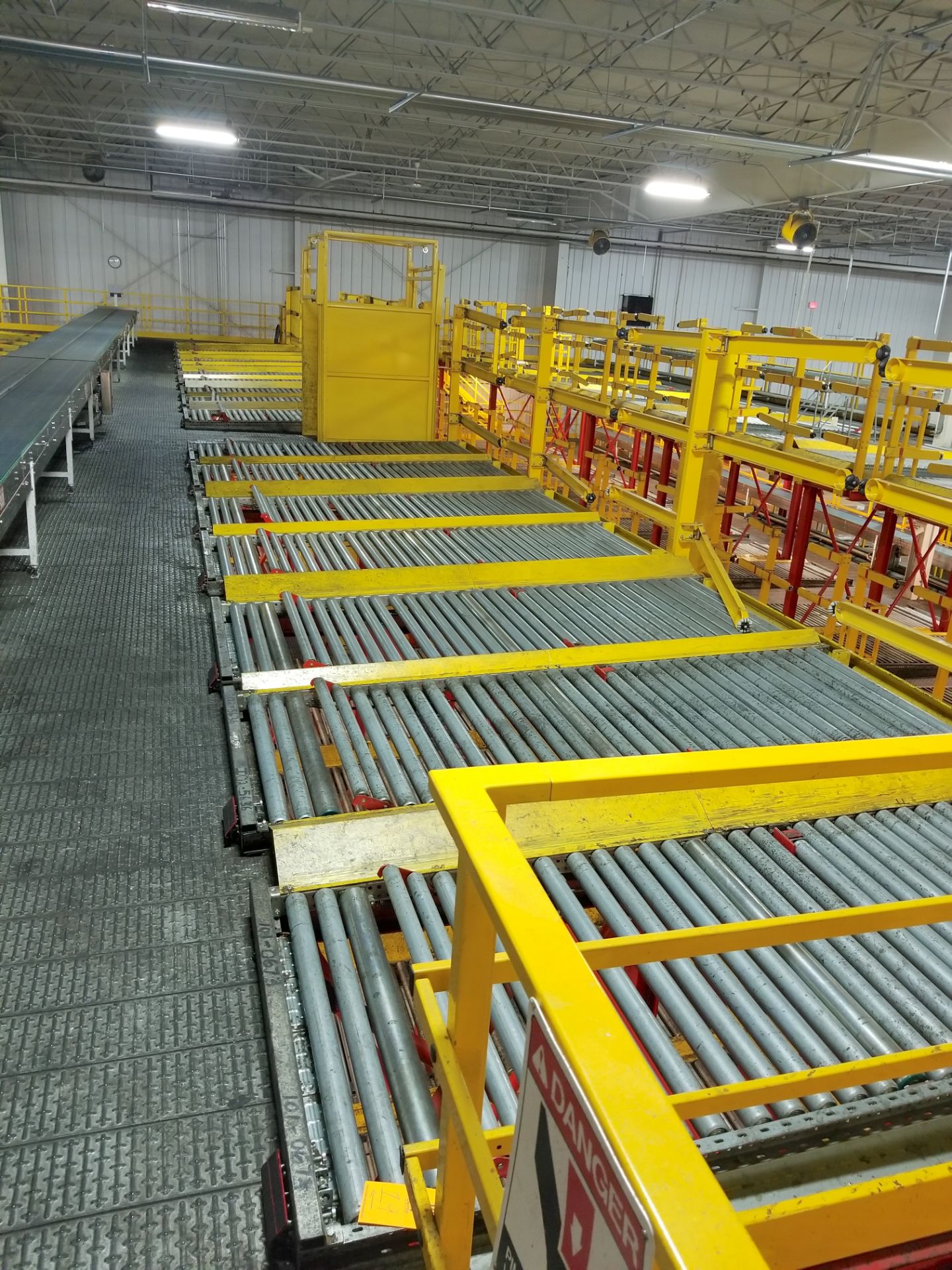 Gravity Pallet Conveyors (Manual Pick System B) Third Level