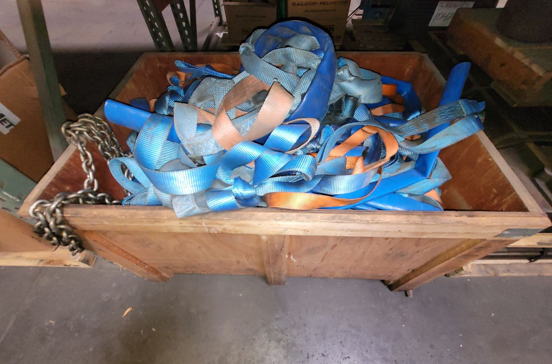LOT - CRATE OF RIGGING CHAIN, NYLON SLINGS, ETC.