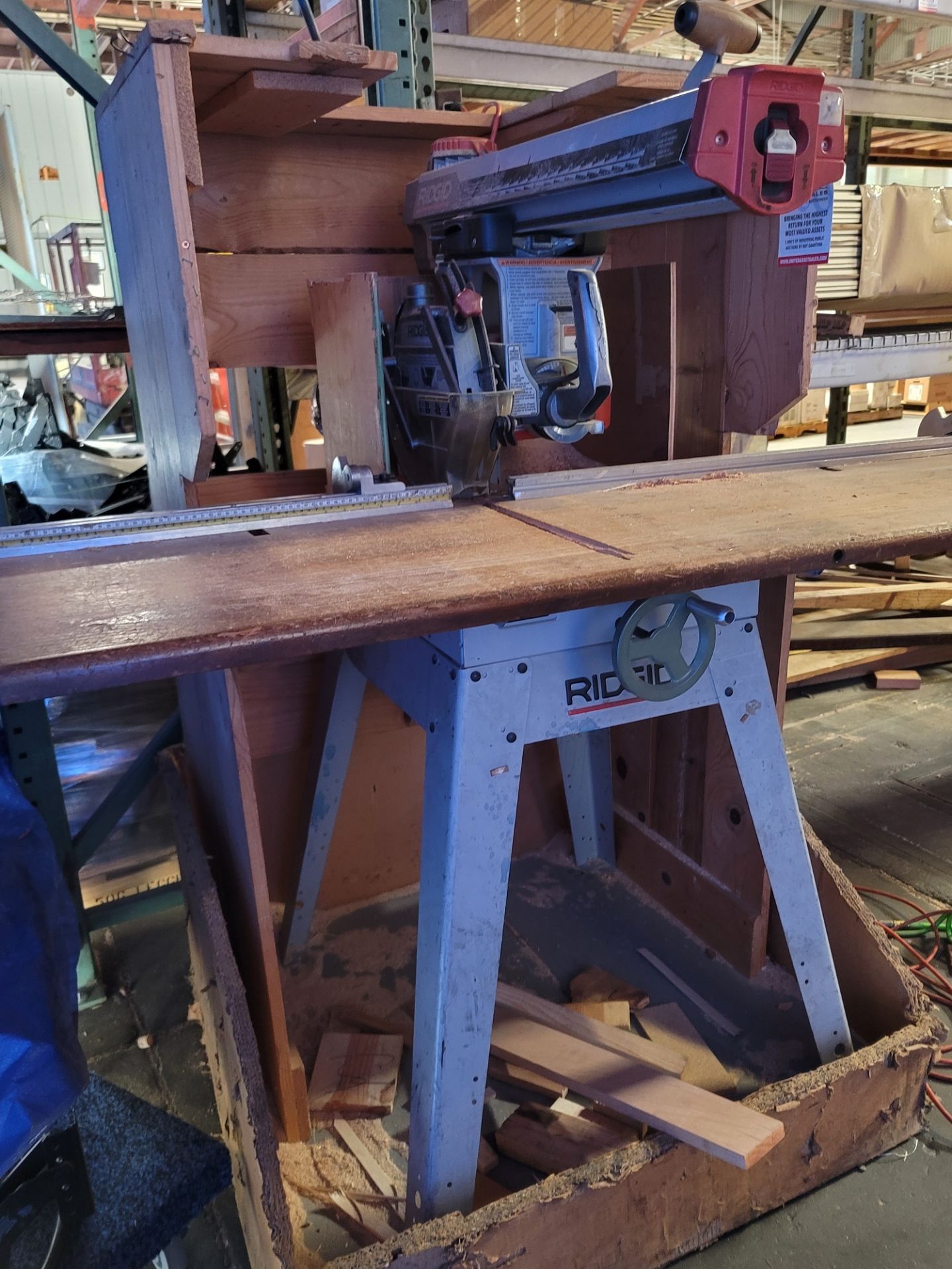 RIDGID 10" RADIAL ARM SAW, W/ STAND