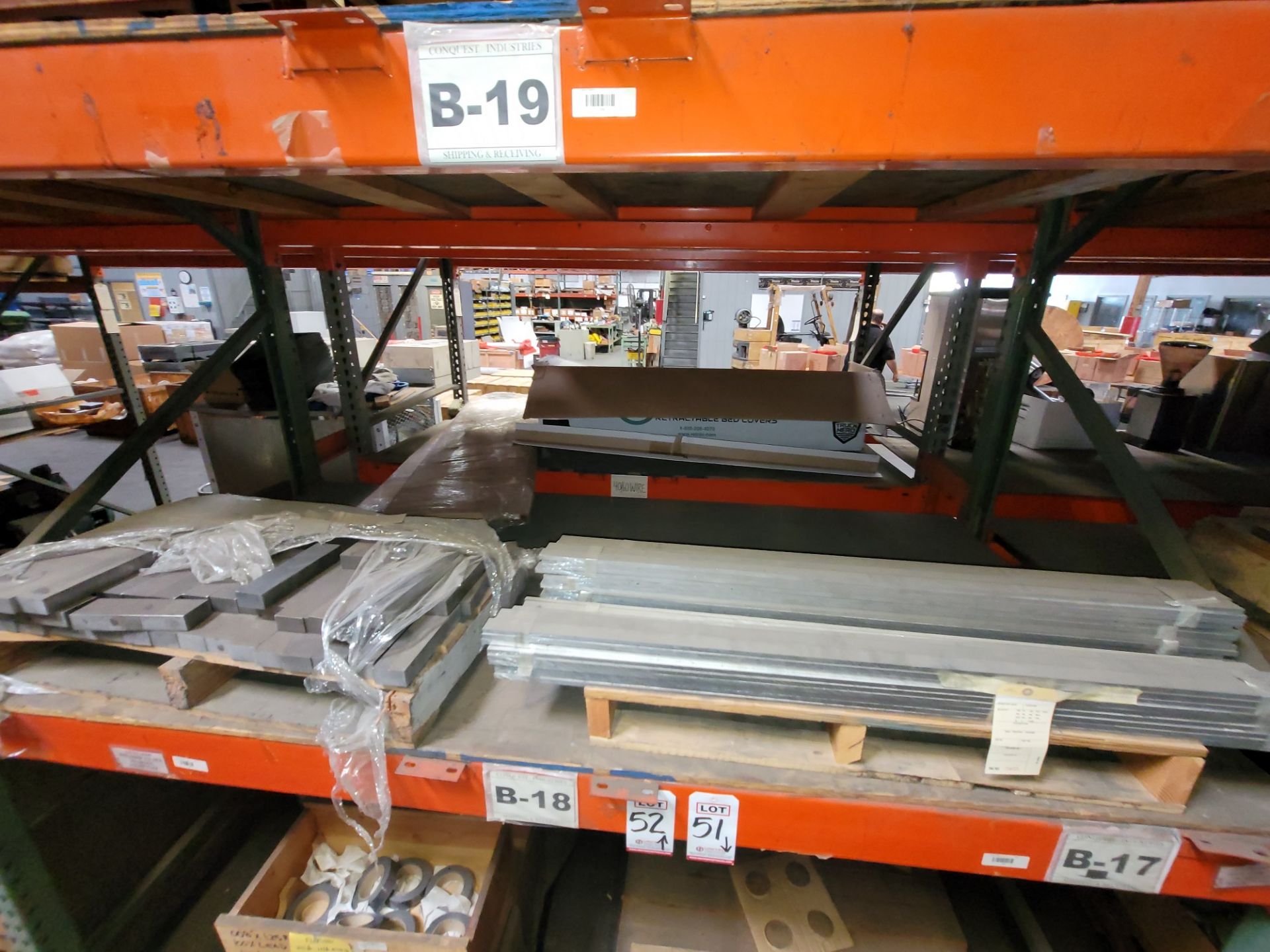 LOT - ALUMINUM BAR: 4' X 1-1/8" X 3/8", STEEL BLOCK: 8" X 2-1/8" X 1-1/4" APPROX.