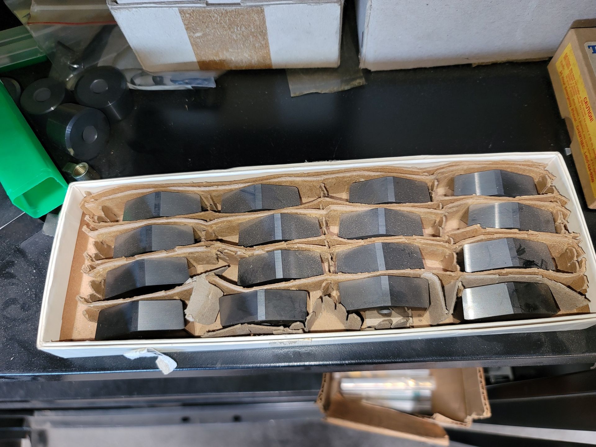 LOT - CONTENTS ONLY OF CABINET, TO INCLUDE: LARGE QUANTITY OF CARBIDE CUTTING INSERTS, DRILLS - Image 7 of 10