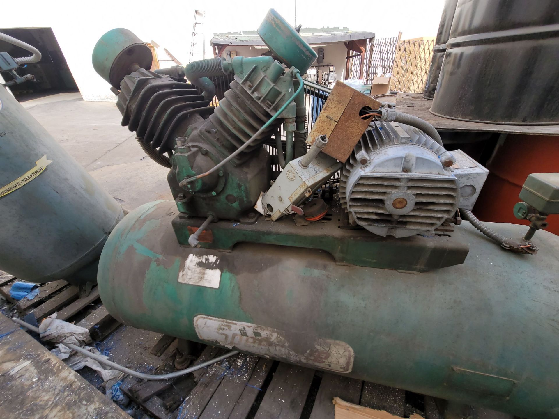 SPEEDAIRE AIR COMPRESSOR, 10 HP, MODEL 32497, 2-STAGE, OUT OF SERVICE / NEEDS WORK - Image 2 of 2