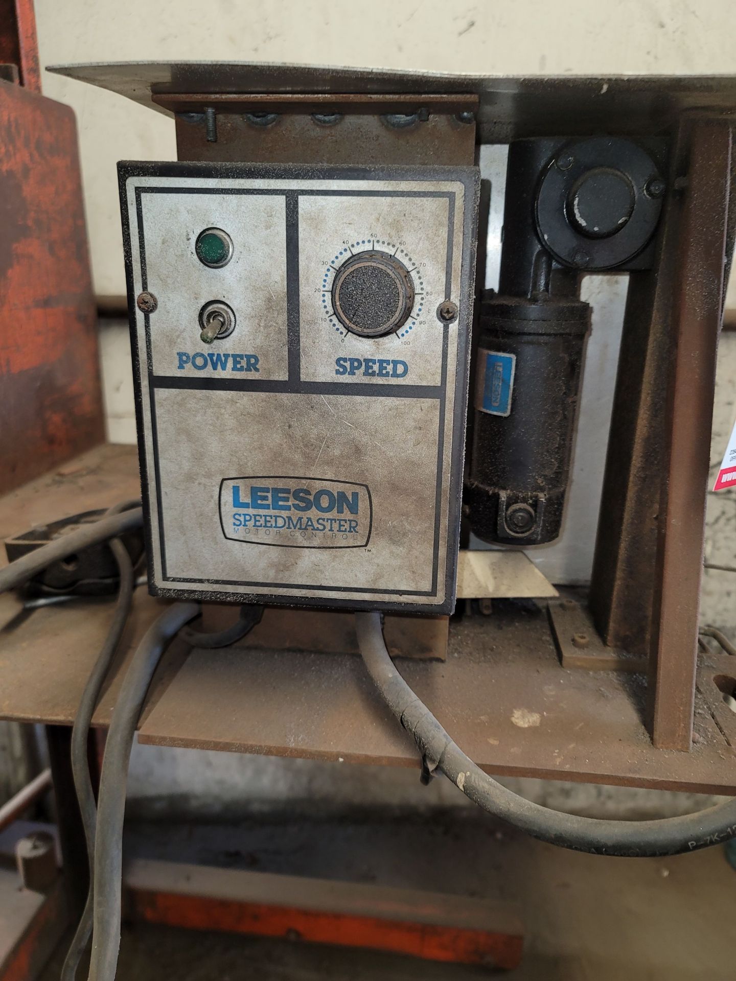 CRANK OPERATED LIFT (MISSING HANDLE) W/ LEESON SPEEDMASTER SPEED CONTROL CONNECTED TO CUSTOM - Image 2 of 3