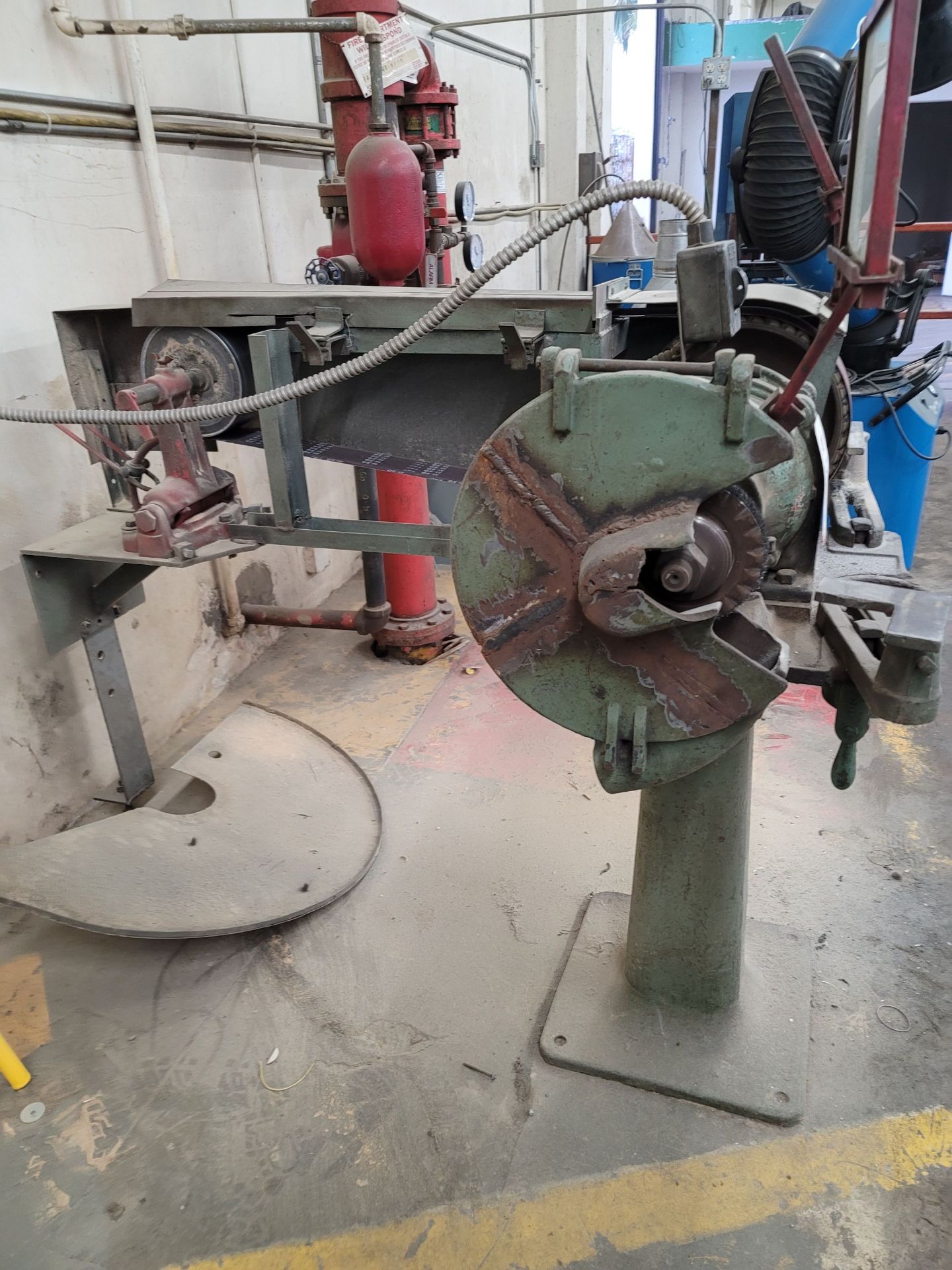 2 HP PEDESTAL 4" BELT SANDER AND WIRE WHEEL COMBINATION - Image 2 of 3